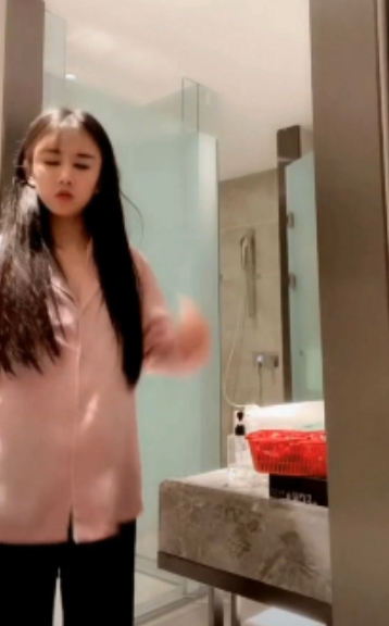 反差美女海鑫钢铁被封号大曝光！116V视频2.13G百度盘永久链接