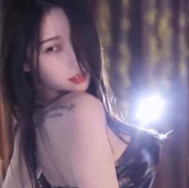 虎牙高颜值主播正恒韵子&林软软强强联合直播，28V，4G资源让粉丝疯狂