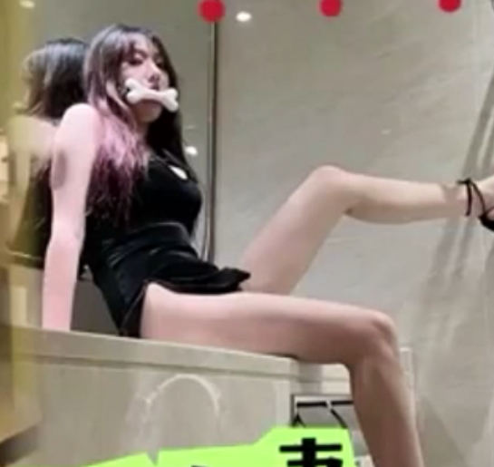 享受到这场精选反差婊互动大片的魅力！