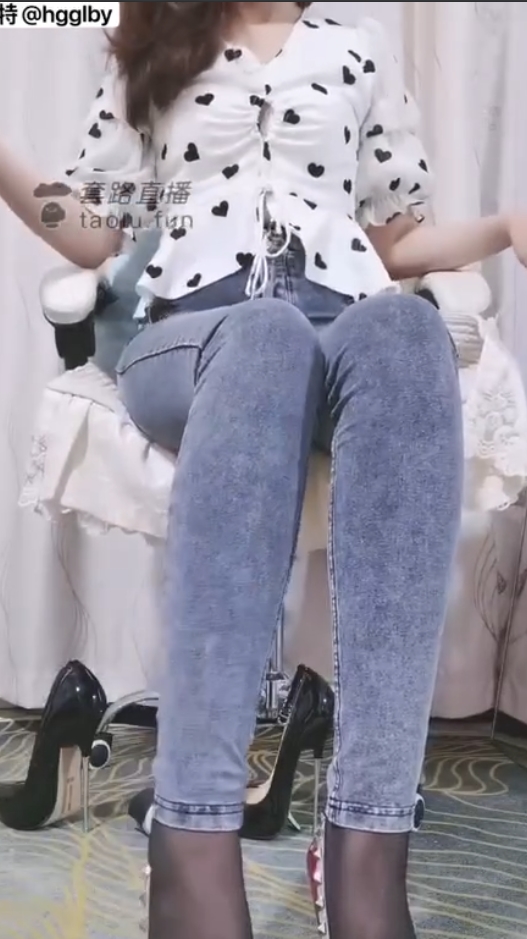 若依直播套路合集：搞笑片段+互动亮点，粉丝好奇恋爱曲折