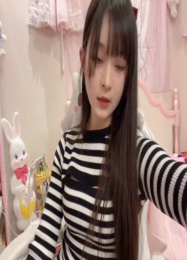 斗鱼蔡小熊最新福利视频合集：百度搜“56v13.3g”收藏新合集