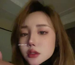 国宝级女神Couplelove高价福利视频曝光，64V-18.1G外网杀疯！特写用嘴润滑无保护爆弄，大叔约P三人游肥大叔C秃头男，怜香惜玉下载观看！