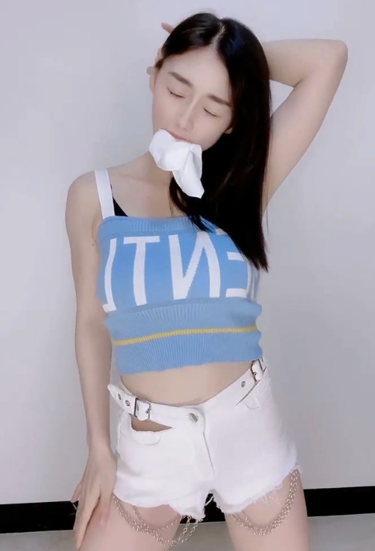 快手舞蹈老师萝拉小妖精：闭眼享受顶胯磨摇，时长35分钟，文件大小628M