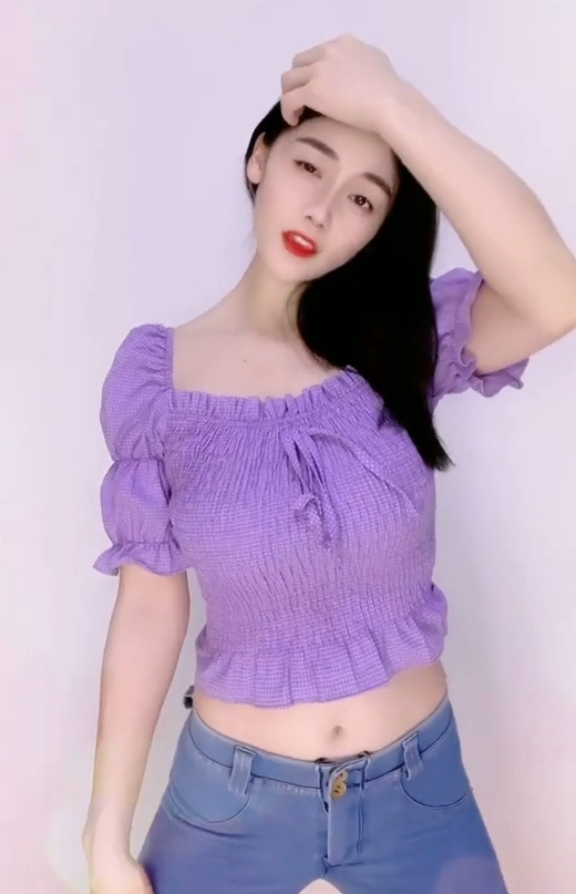 快手舞蹈老师萝拉小妖精：闭眼享受顶胯磨摇，时长35分钟，文件大小628M