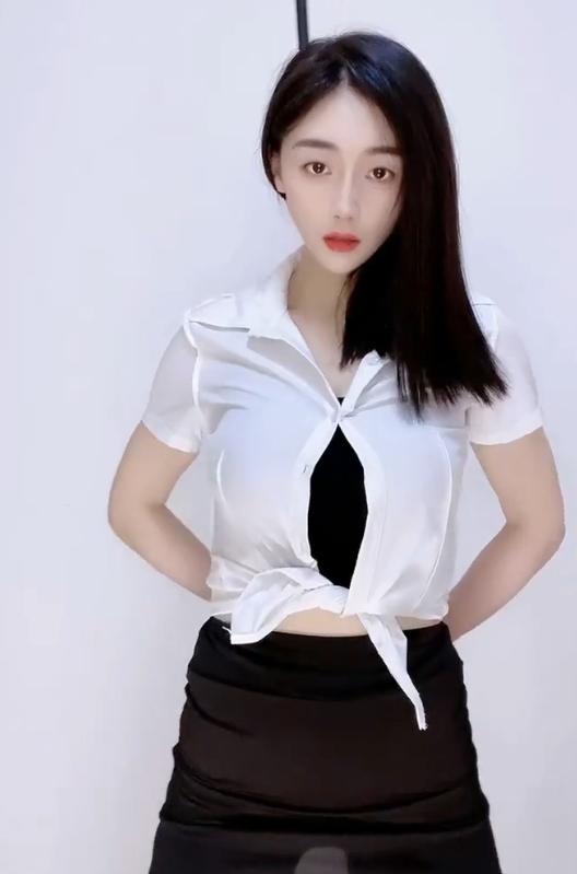 快手舞蹈老师萝拉小妖精：闭眼享受顶胯磨摇，时长35分钟，文件大小628M