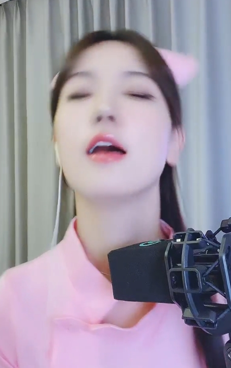 花椒当家花旦宁依纯护士装诱惑热舞视频大放异彩，声音清晰时长49分55秒共13个