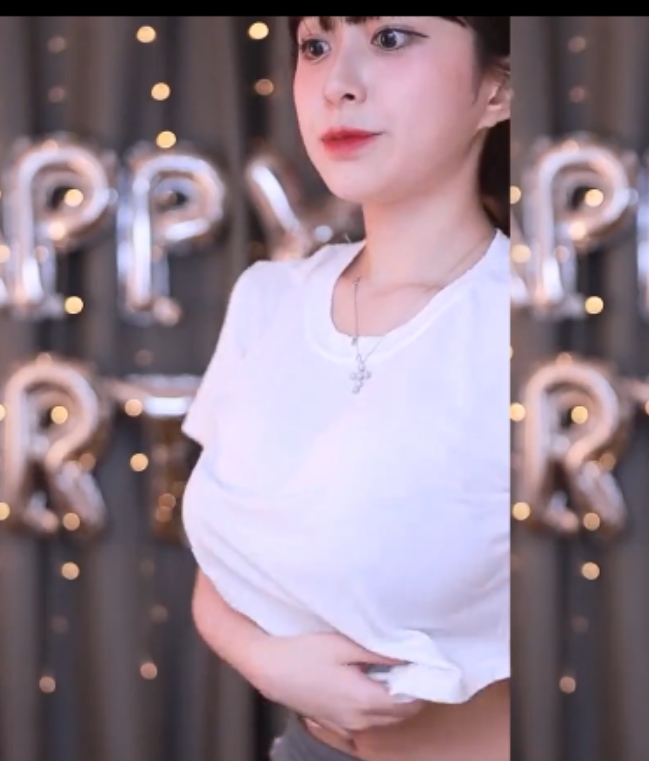 想要欣赏橘子的热舞表演，不妨下载这份“BJ橘子超清无水印直播热舞合集884V+65G”资源，尽情享受这位韩国主播的魅力吧！