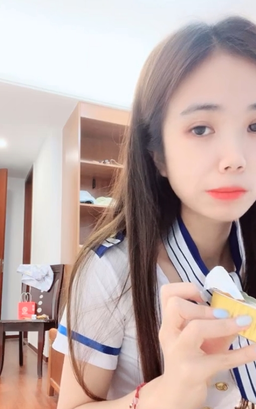 60v56.4g反差眼镜妹妮妮：百度ED2K收cang+du特魅力