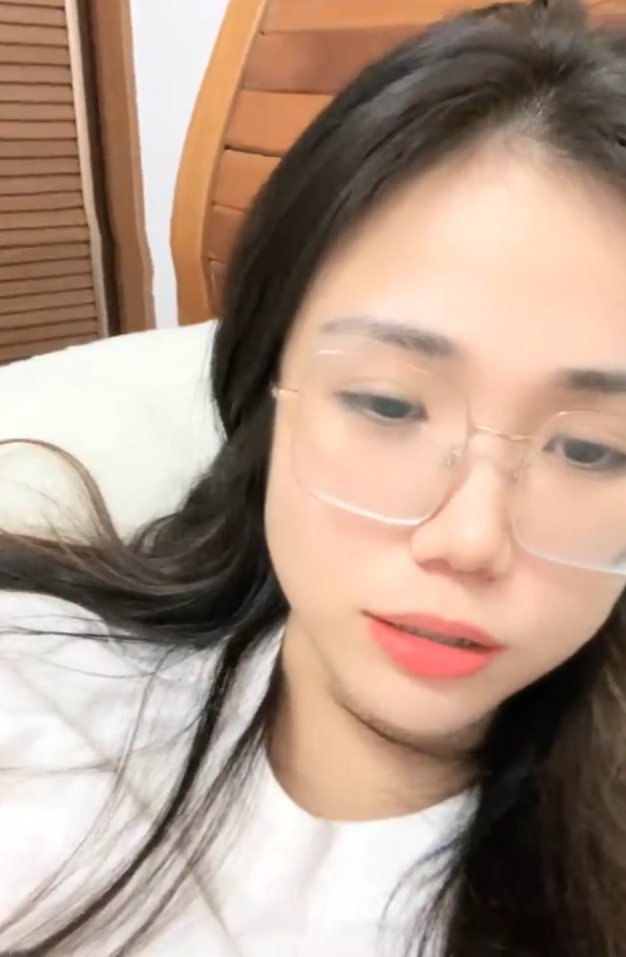 60v56.4g反差眼镜妹妮妮：百度ED2K收cang+du特魅力