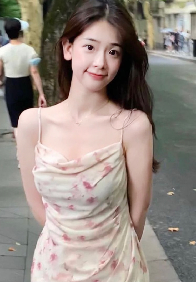 根据您提供的内容，为该商品取一个神秘小明：AI自动去衣图合集，102P+180M，简单效果不错，二次压缩分卷，密码保护