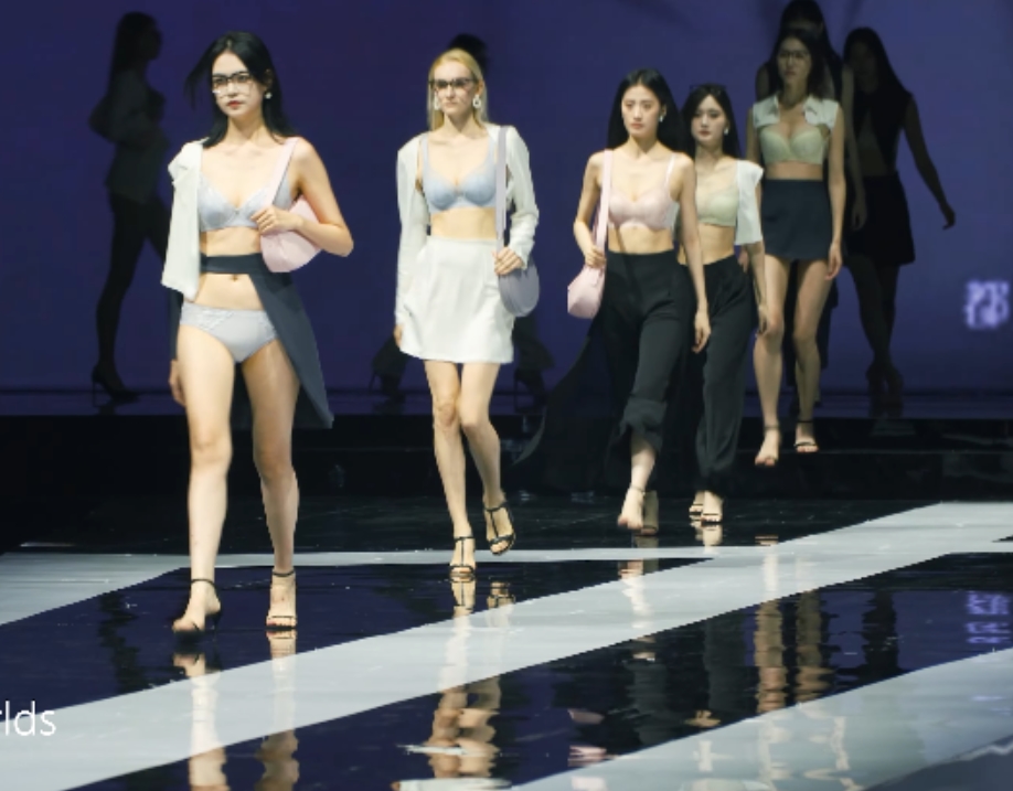 示着她的自信和魅力。无论如何，这个视频合集都是一部不容错过的精彩之作。快来点击链接，30天内有效，一睹这些精彩视频的风采吧！