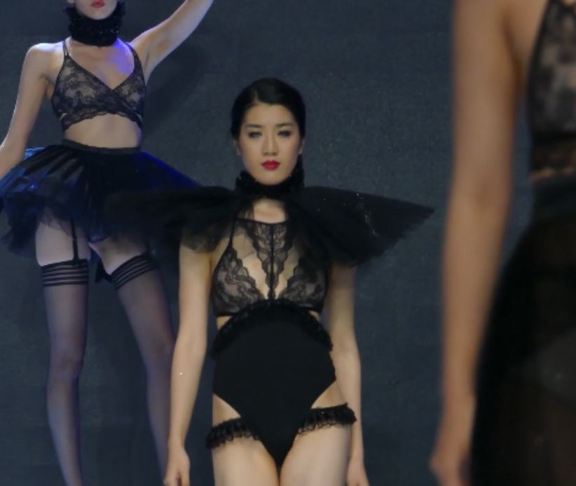 示着她的自信和魅力。无论如何，这个视频合集都是一部不容错过的精彩之作。快来点击链接，30天内有效，一睹这些精彩视频的风采吧！