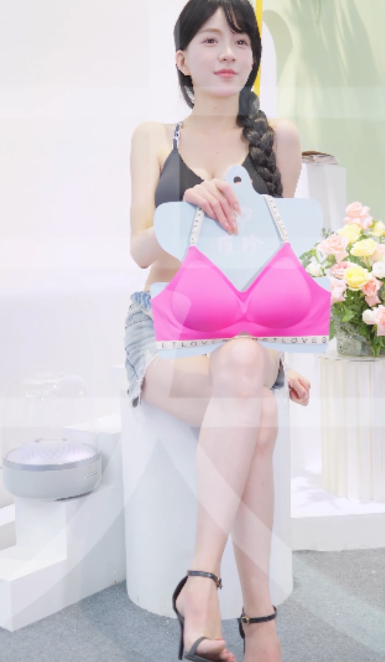 示着她的自信和魅力。无论如何，这个视频合集都是一部不容错过的精彩之作。快来点击链接，30天内有效，一睹这些精彩视频的风采吧！