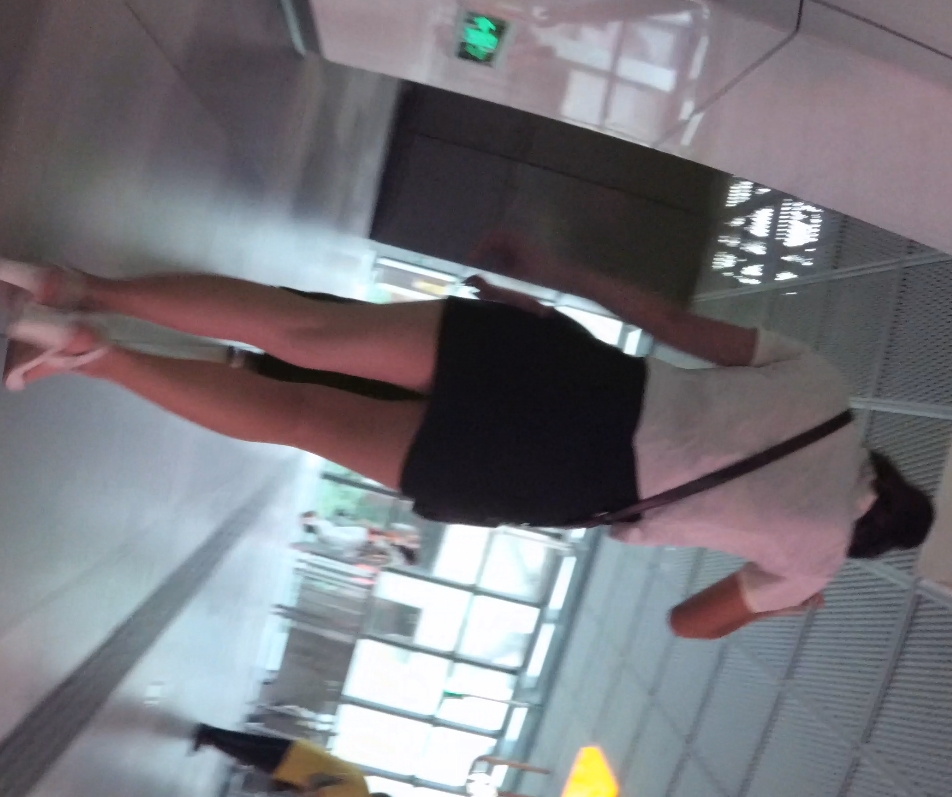 CD系列：机场地铁街拍，美女48G视频大放送！