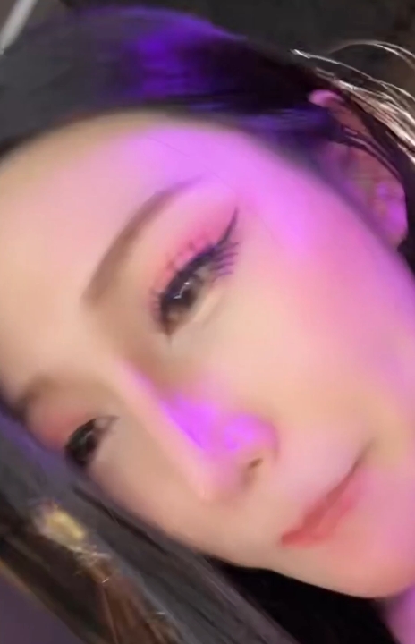 专业且受欢迎的游戏主播，他的1v1定制3v3.18g比赛让人们沉浸其中。收藏130，百度和ED2K上都有下载，视频数量和大小适中，随时随地观看。