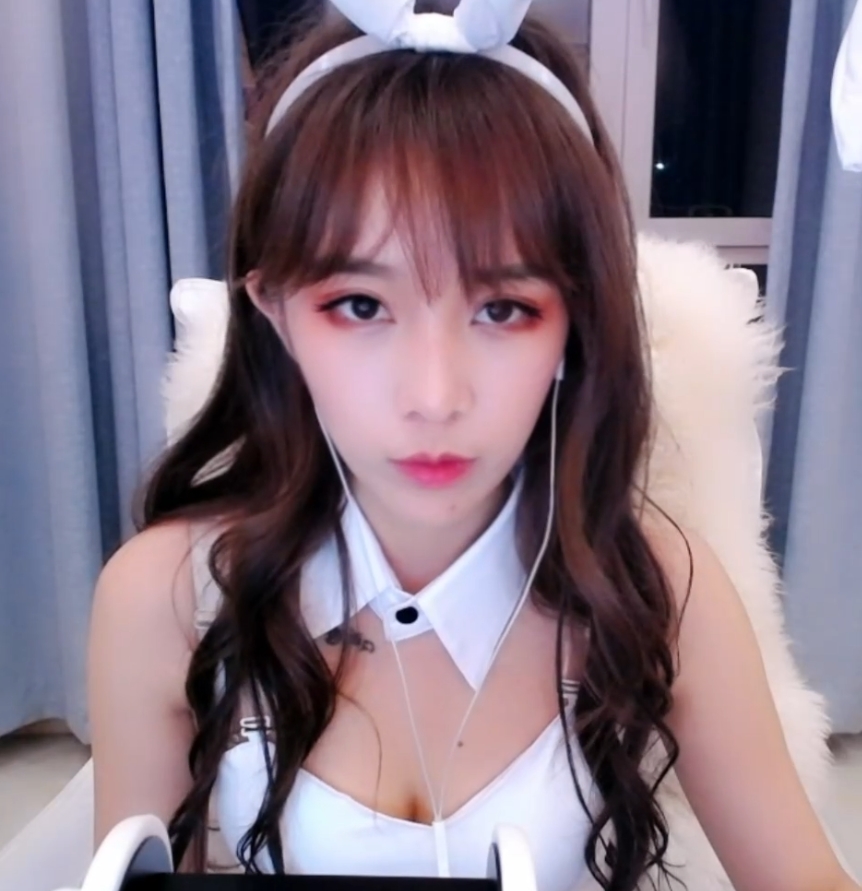 斗鱼丸子君合集：38.4g尺度视频，百度ED2K下载