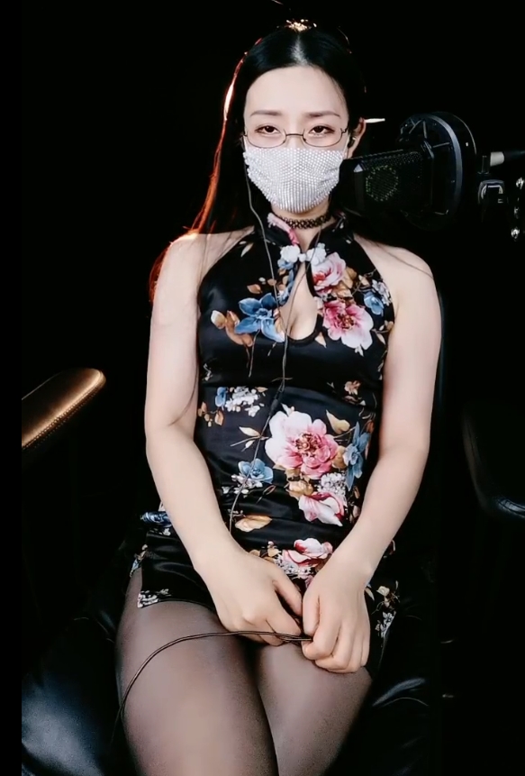 小美：百媚暖暖、粗口骚麦、吃瓜小故事，收藏量惊人，10v20g，百度、ED2K热门推荐