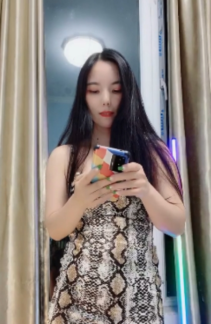 收藏“蜜桃大美美”15v2.3g，花椒美女新闻官金健介绍百度和ED2K获取方式