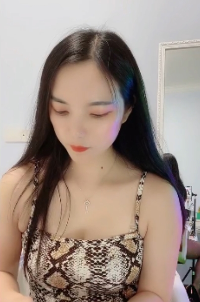 收藏“蜜桃大美美”15v2.3g，花椒美女新闻官金健介绍百度和ED2K获取方式