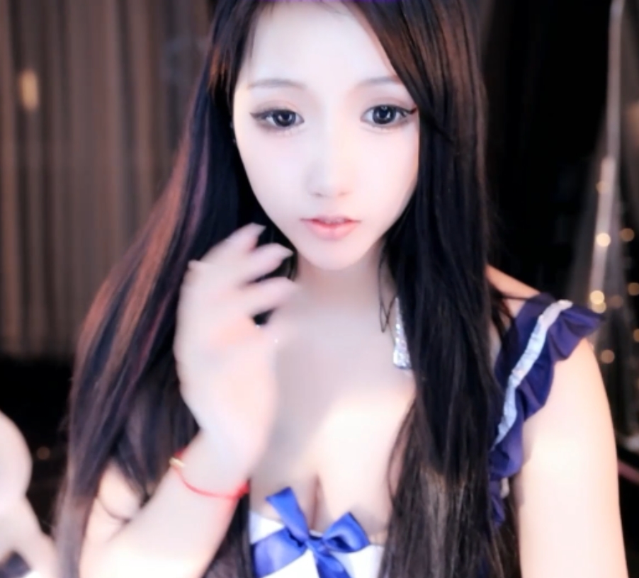 雅恩北北大尺最新视频《擦边33v7.8g》在网易CC平台火热上线，收藏量高达328次，精彩内容涵盖擦边技巧、百度搜索与黄瓜趣味元素，助农直播带货引发热议！