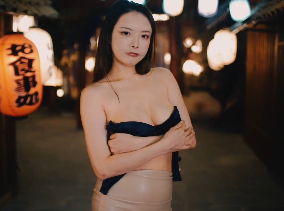 《秋和柯基：斗鱼超人气美女模特主播COS网红浮力姬大球女神最新散播合集》73V38G