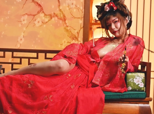 《秋和柯基：斗鱼超人气美女模特主播COS网红浮力姬大球女神最新散播合集》73V38G