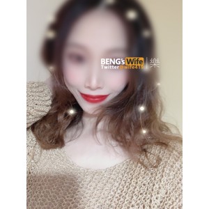 真实夫妻互动的观众来说，这个系列无疑是一个不容错过的珍品，阿崩与妻子的大胆表现将带来全新的观看体验。