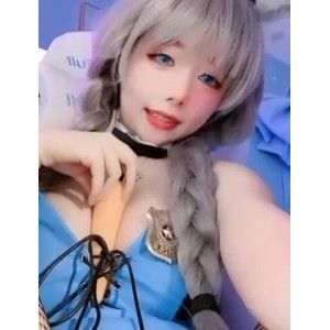 “佳佳的200万粉丝：5.8G福利视频引爆热潮”