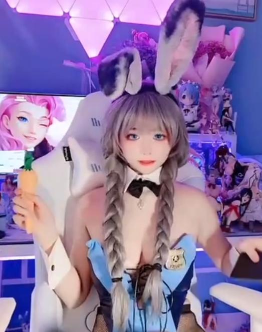 “佳佳的200万粉丝：5.8G福利视频引爆热潮”