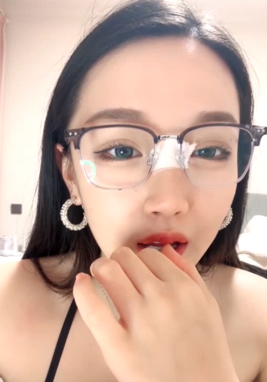 御姐妹子叭嗦眼镜合集视频，96部精彩收藏，百度ED2K资源分享