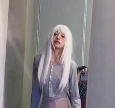 小二自拍白毛少女合集1V400M，白发手套少女杀手，下载观看