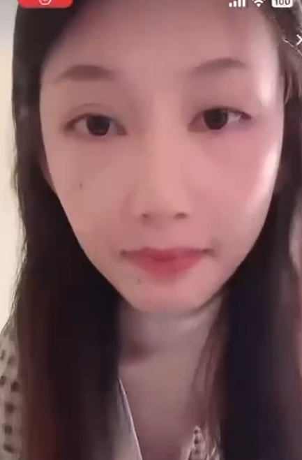 最新疯狂抖音外篇抖音擦边11颜值美女合集420V3.70G，直播间自娱自乐互动