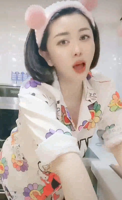 优质抖音疯狂外篇擦边球5[187P26V848M]，主播为人气拼搏，百度盘分享