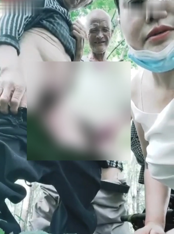 转载搬运黄播大罩杯少妇户外勾引合集1V459M，白发老头团建