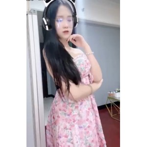 快手清纯小妹小乖梅姨定制私拍合集12V227M，热舞精彩瞬间