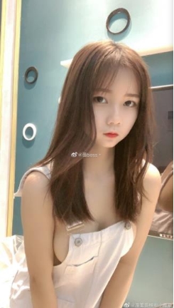 高颜值人气网红快手苗老师绝版合集45VXXG，超美自拍