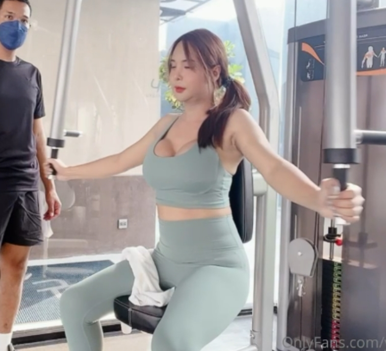 宅男资源YOSHI丰满TS视频合集4部1.1G