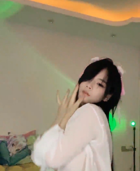 妖娆热舞半糖琪琪52部5.1G