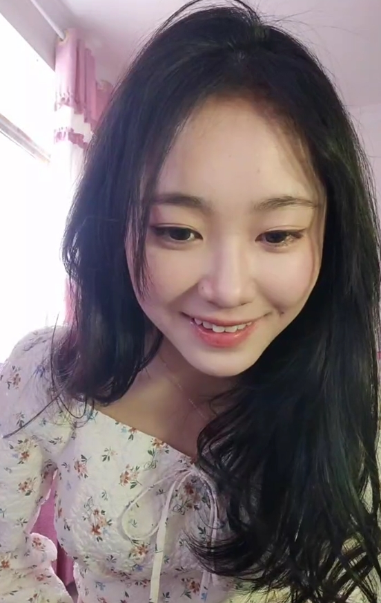 抖漫小师妹半糖妹妹私拍52部38.8G展示