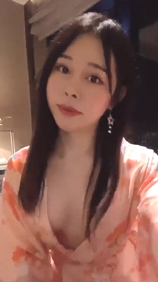 115网盘张思妮女装大佬合集50.9G超火辣