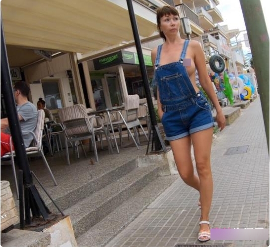 娜缇拉妲独特熟女露天实拍合集33V6.5G地铁事件