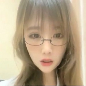 推特眼镜娘超顶身材直播精选合集350M御姐范儿十足
