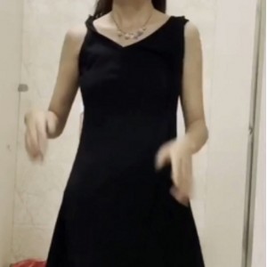 街拍爱吃菠萝户外互动73V8G真会玩