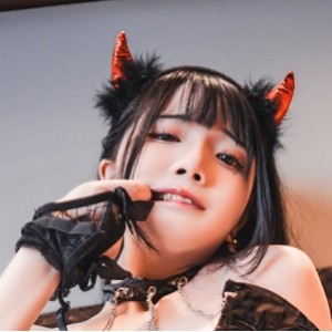 微博落落Raku福利视频28套13G超肉感