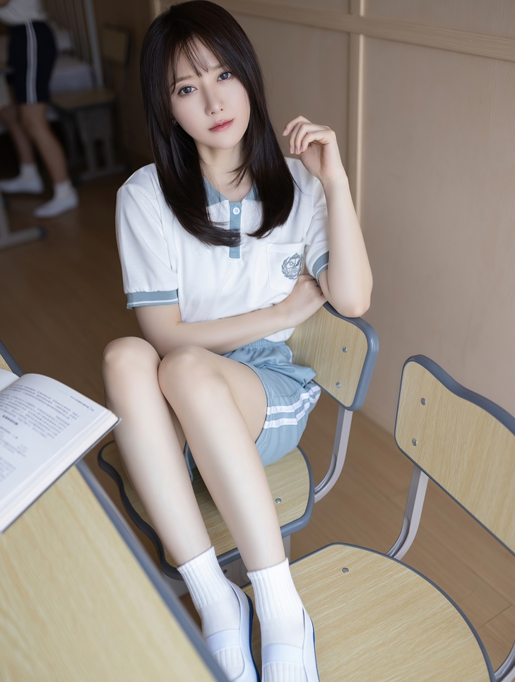 杏子大胆私拍网络合集4部13.4G诱人曲线