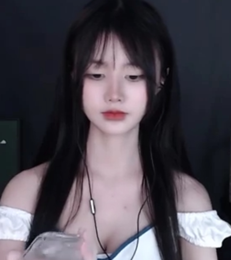 萌夏茉13部助眠合集虎牙Coser专业给作50G凶器毕露