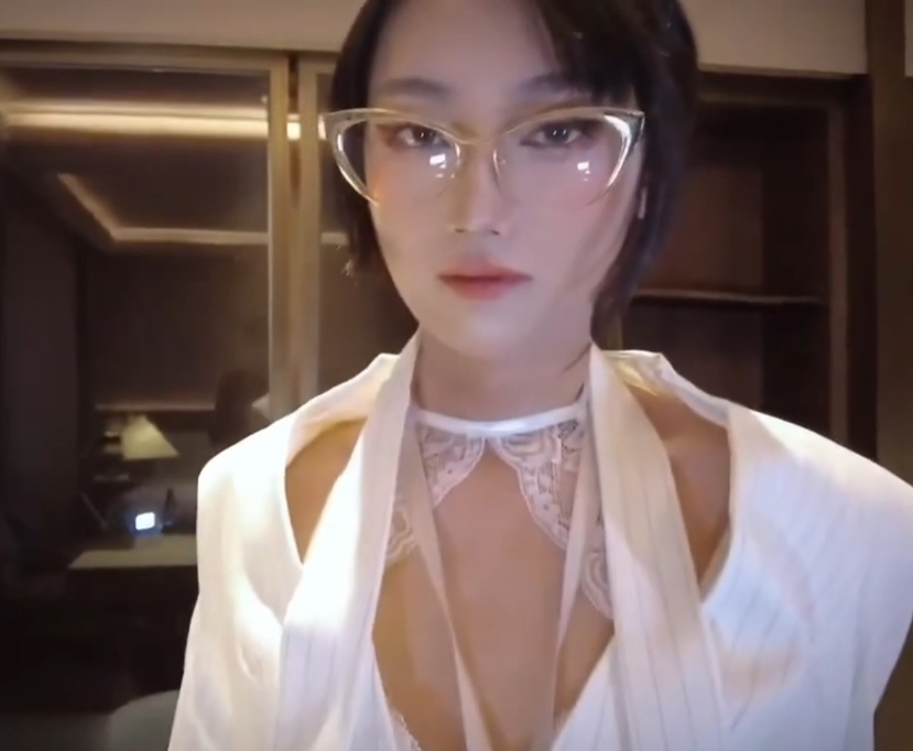 推主柠檬雌堕女秘书1V475MB汁水四溢