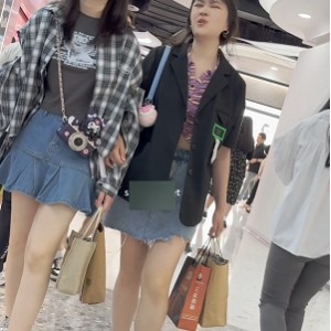 火辣靓女KFC逛街合集2部50G太诱人