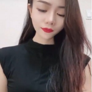 鱼鱼长腿老板娘12v17g浑圆