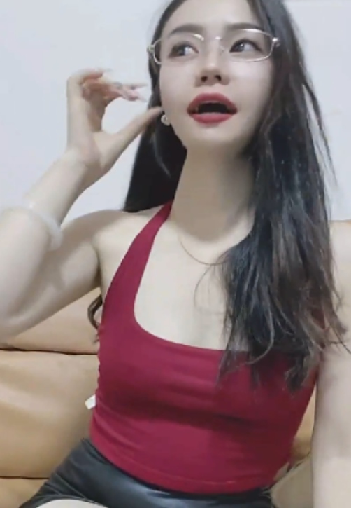 鱼鱼长腿老板娘12v17g浑圆